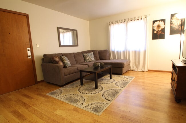 Building Photo - MarCon Capitol Apartments