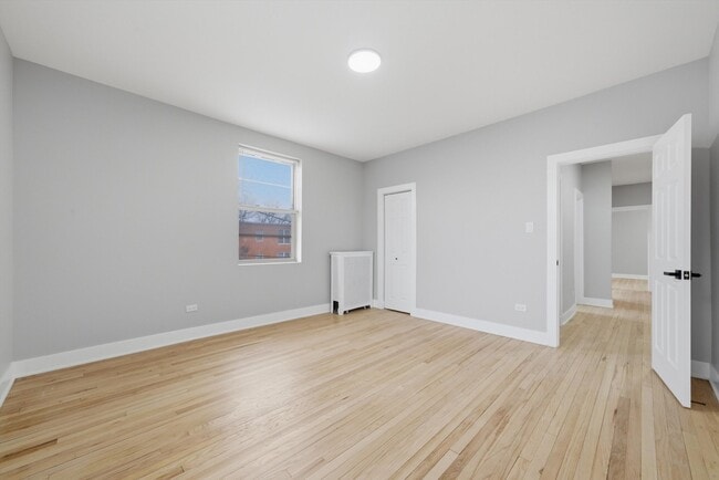 Building Photo - 7520 1/2 N Seeley Ave