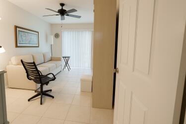 Building Photo - 2067 Ainslie Dr