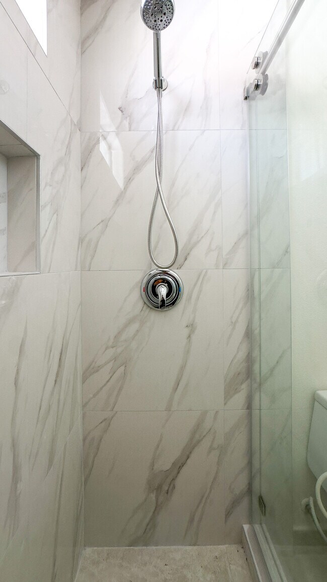 Building Photo - 15747 Roan Rd