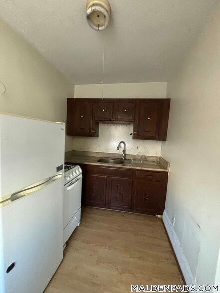 Building Photo - 349 Pleasant St