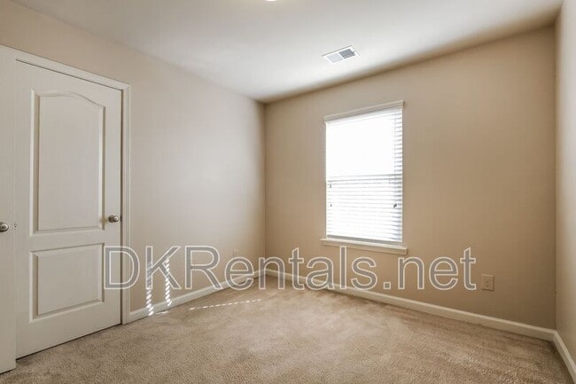 Building Photo - 6685 Story Cir