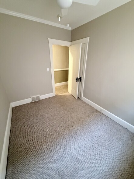 Bedroom - 858 Nottingham Rd