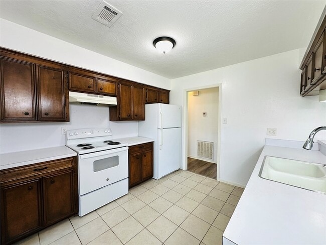 Building Photo - 1011 Mccall Ave