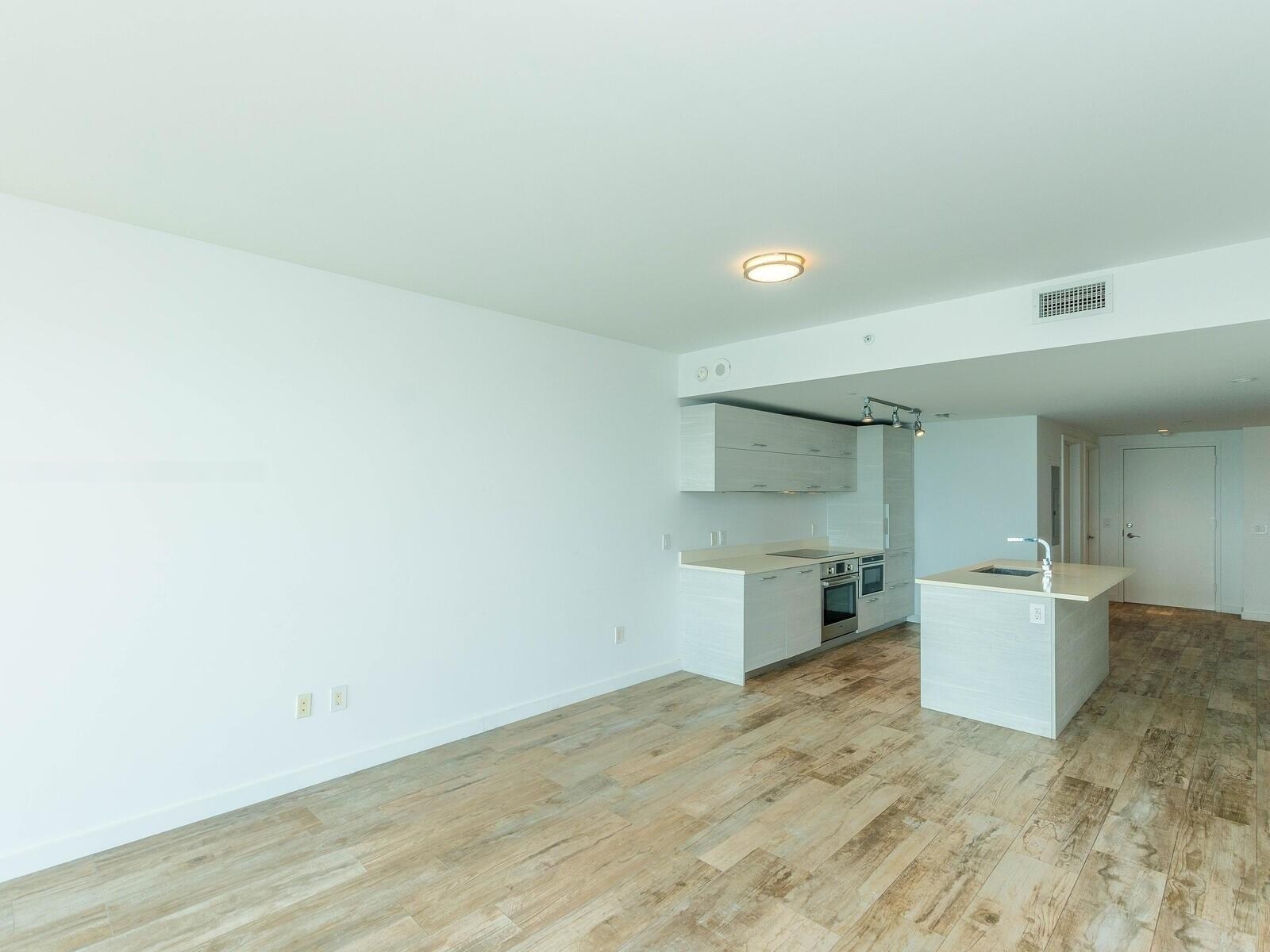 Building Photo - 650 NE 32nd St