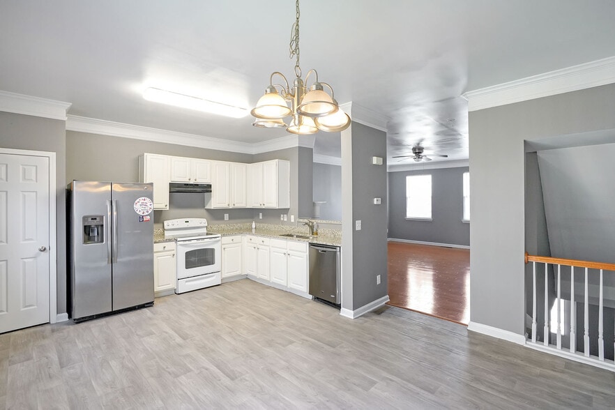 Building Photo - 2217 Landing Walk Dr