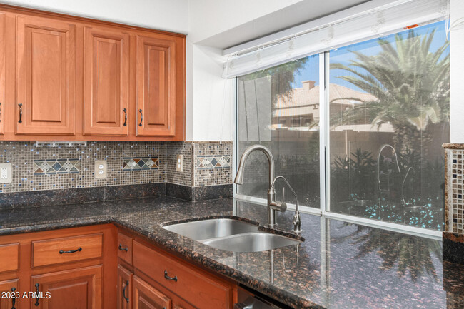 Building Photo - 1638 E Glenhaven Dr