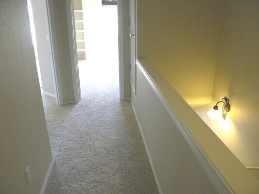 Building Photo - Excellent Location! 3 br 2.5 bth - Walking...