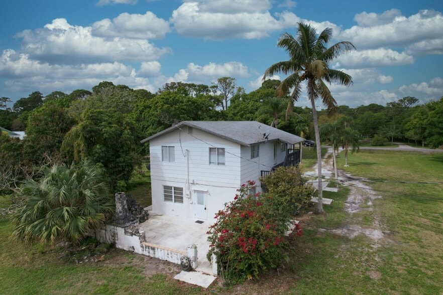 Building Photo - 4916 Silver Oak Dr