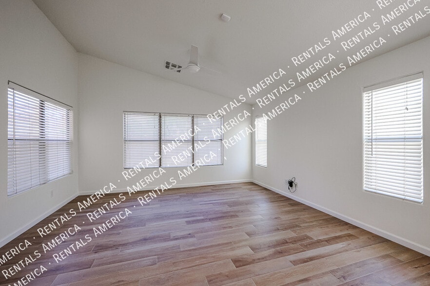 Building Photo - 2276 S Bahama Dr