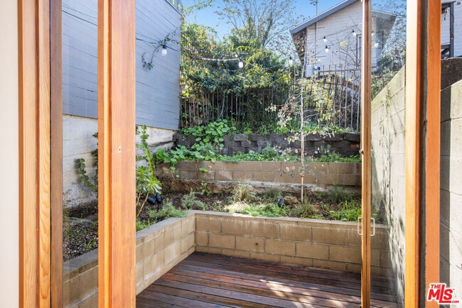 Building Photo - 1416 Fairbanks Pl