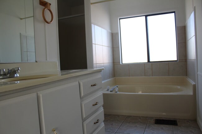 Building Photo - 31769 Vía Cordova