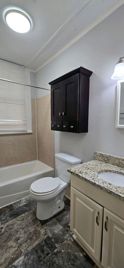 Building Photo - Available Now! Charming 1-Bedroom, 1-Bath ...