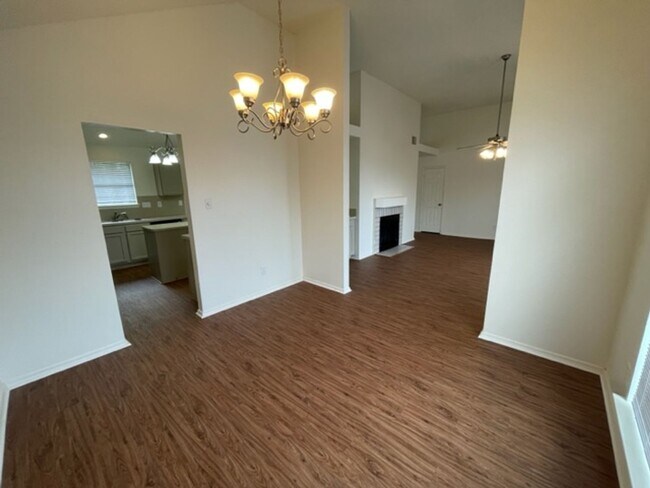 Building Photo - Beautiful 2 Story Updated Home in Grand Prairie