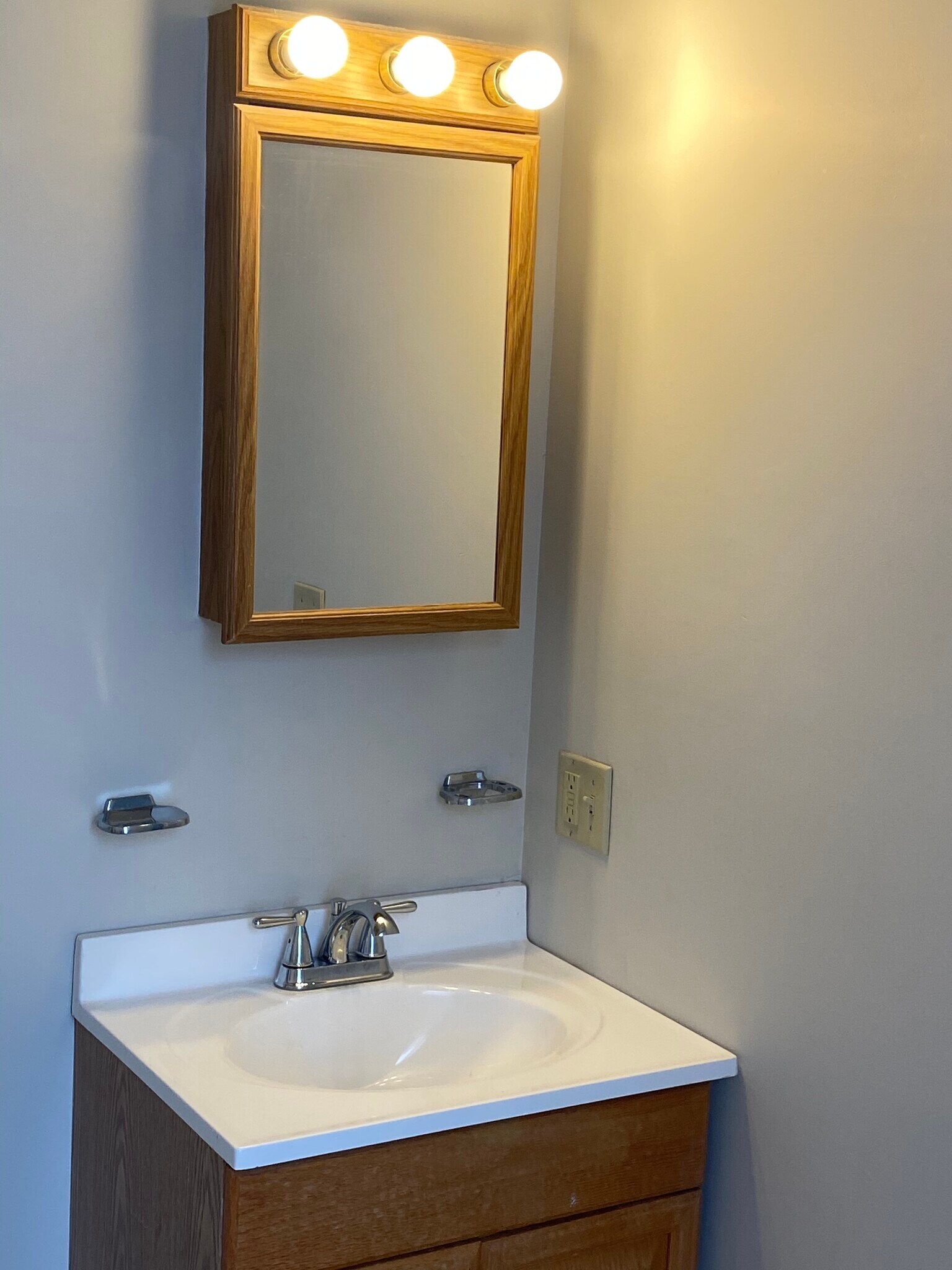 2nd floor - 1108 W 4th St