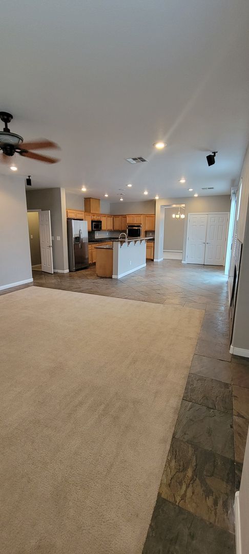 Building Photo - 4BDR/ 3BTH Lone Mountain Home Available Fo...