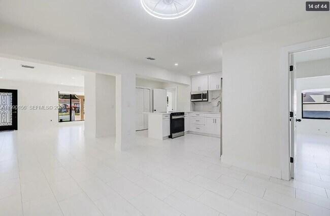 Building Photo - 865 W 72nd Pl