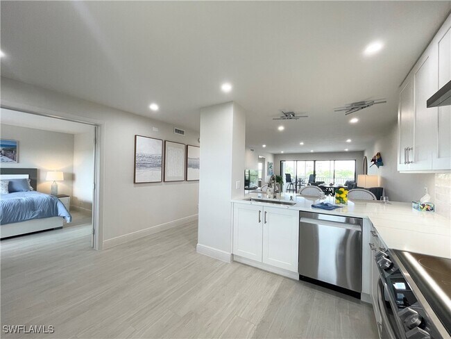 Building Photo - 12945 Vanderbilt Dr