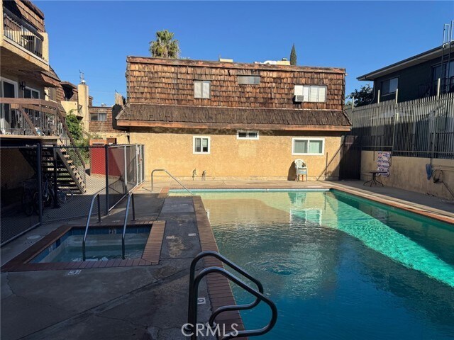 Building Photo - 15516 Nordhoff St