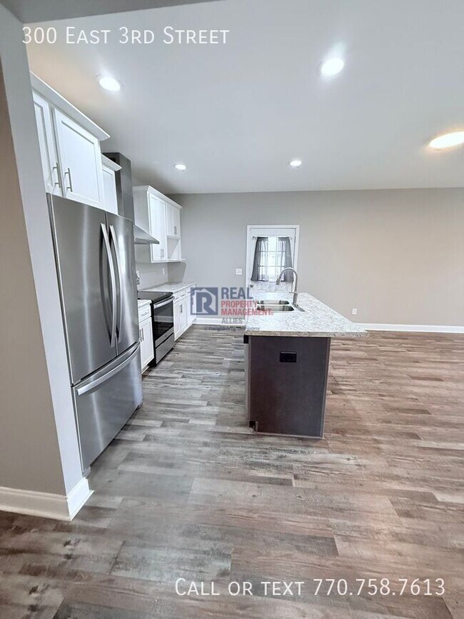 Building Photo - 300 E 3rd St NE