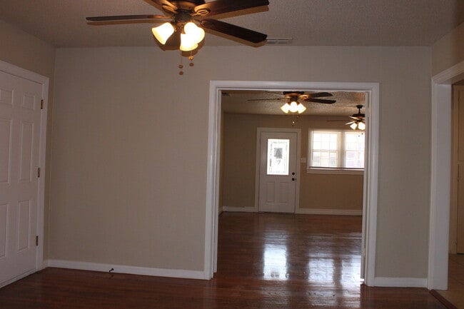 Building Photo - PRE -LEASING FOR AUGUST ! 4 Bedroom/2 bath House 1.5 Miles from Texas Tech