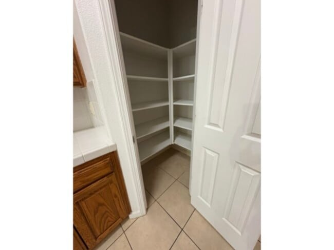 Building Photo - Walking dstance to Woodward park, golf, re...