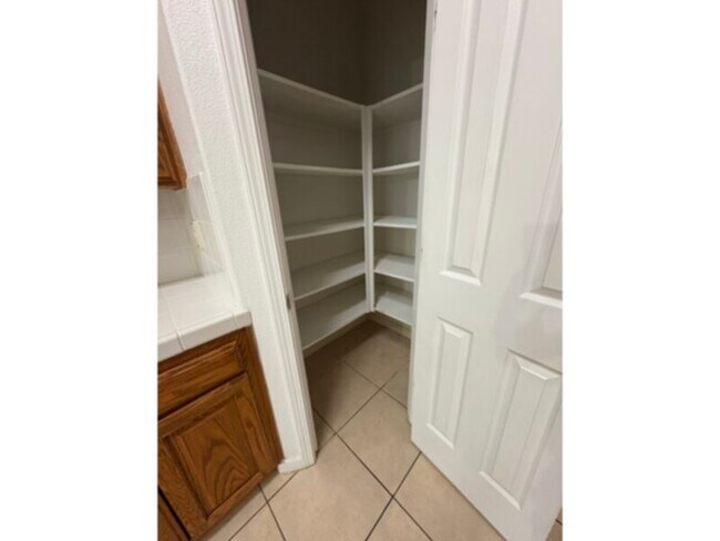 Building Photo - Walking dstance to Woodward park, golf, retaurants- includes gardening