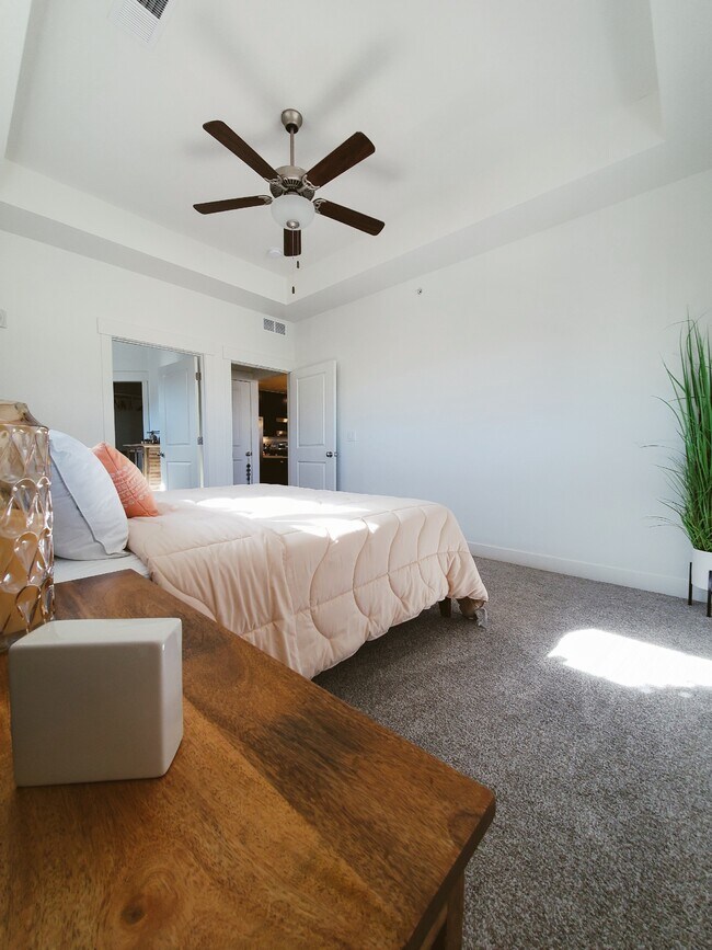 Building Photo - 4672 Hahns Peak Dr