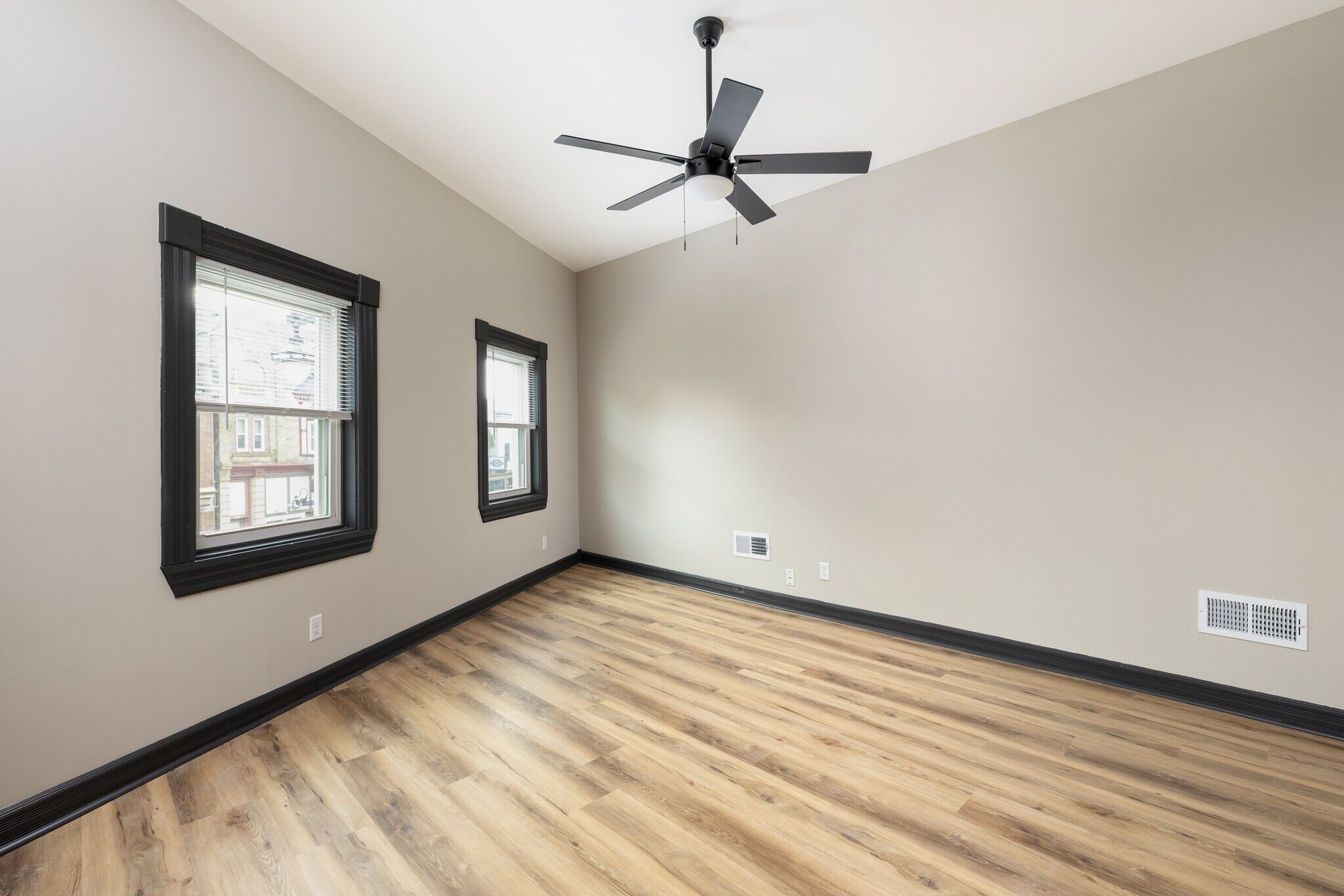 Building Photo - 2226 S Kinnickinnic Ave