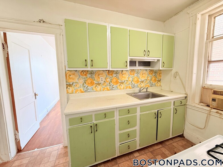 Building Photo - 9 James St