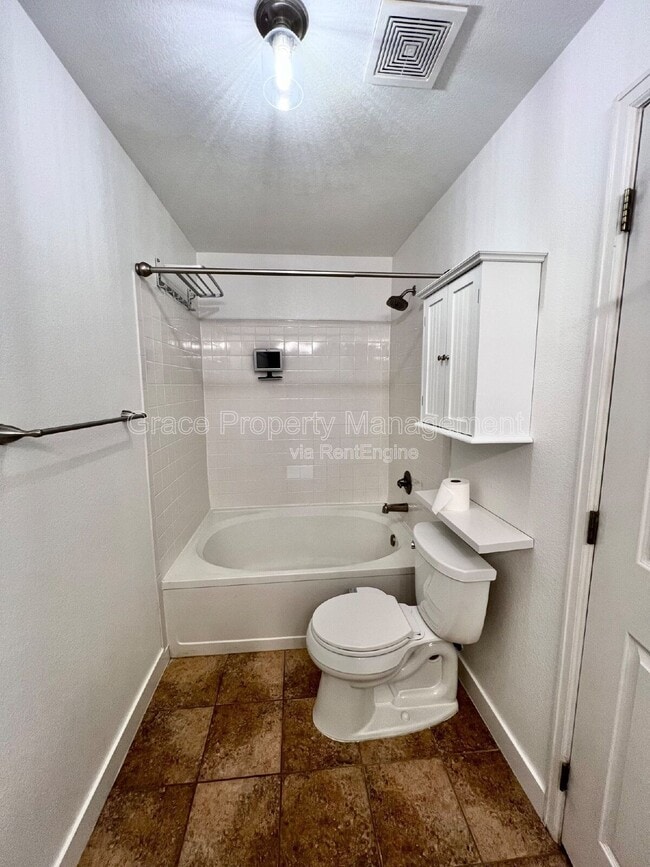 Building Photo - 8707 E Florida Ave