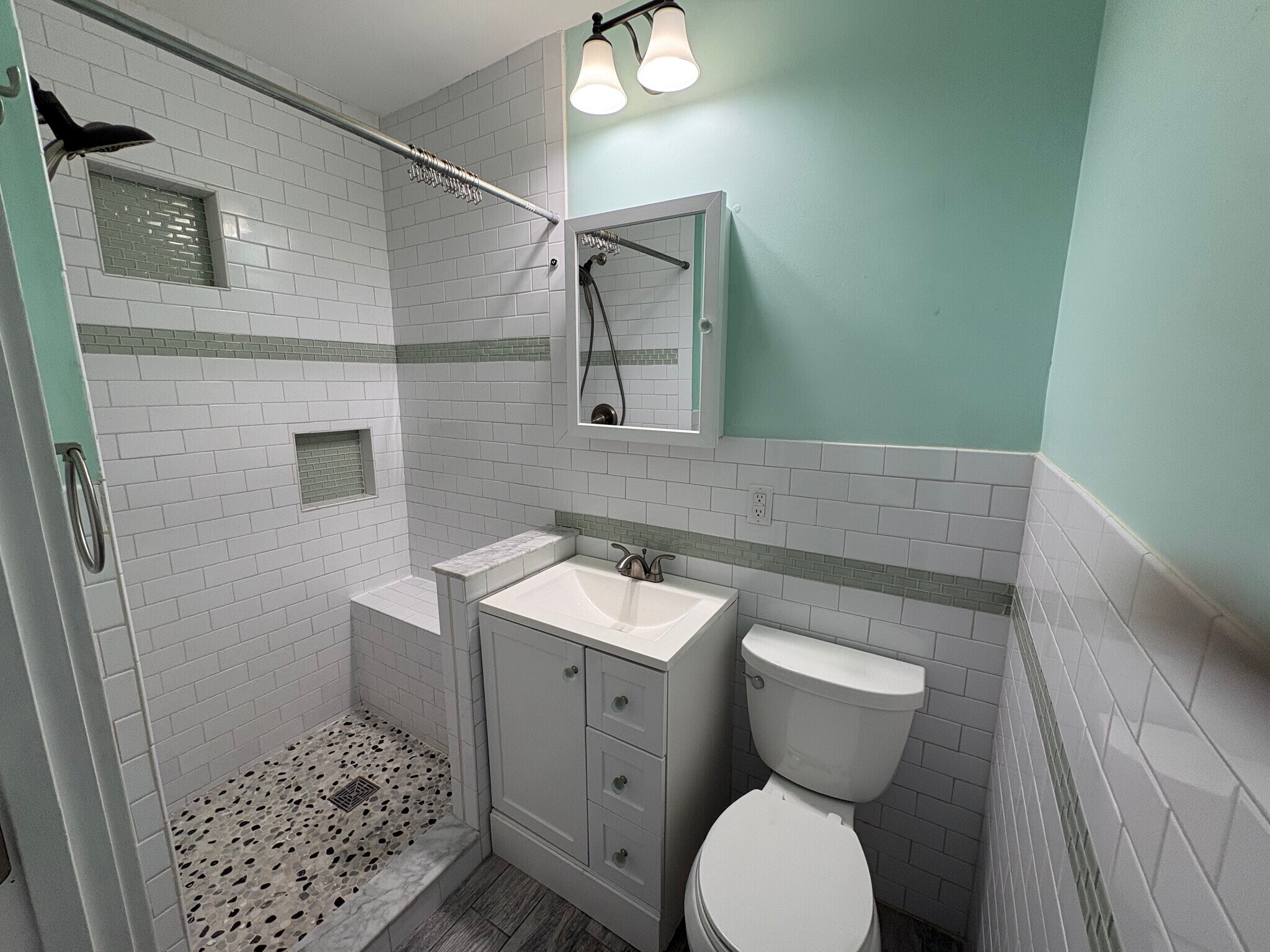 Bath - 2 1/2 Courtland St