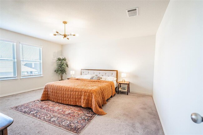 Building Photo - 547 Saturnia Dr