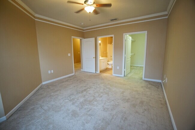 Building Photo - 2-Bed, 2-Bath, Condo with Garage in The Villas Condominiums