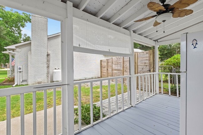 Building Photo - 1126 Pleasant Pines St