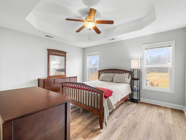 Building Photo - Beautiful Home Close to MCAS New River Air Station