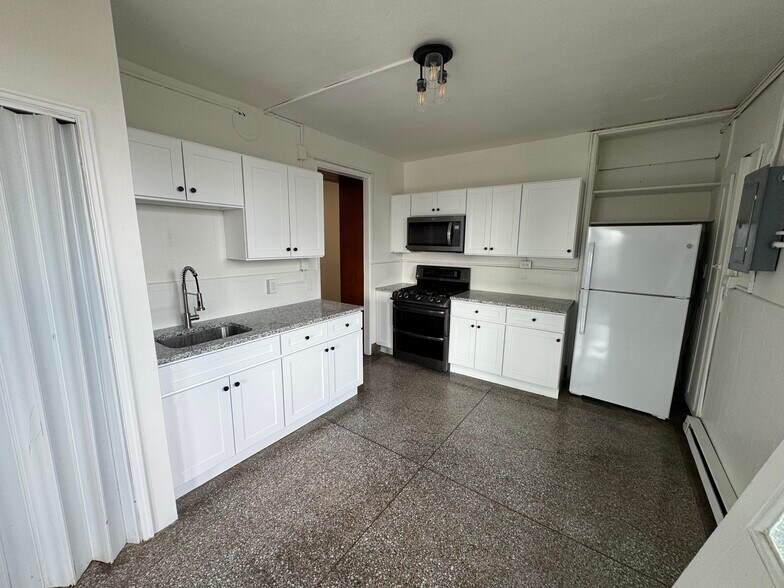 Building Photo - 608 S 24th St