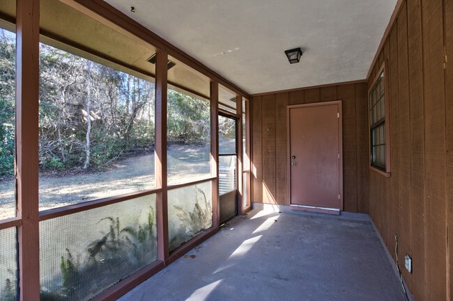 Building Photo - 2454 Wren Hollow Dr