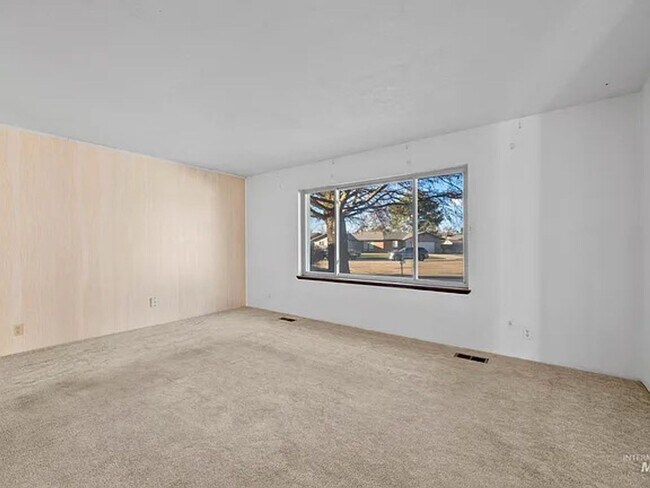 Building Photo - 80 S Heather Dr