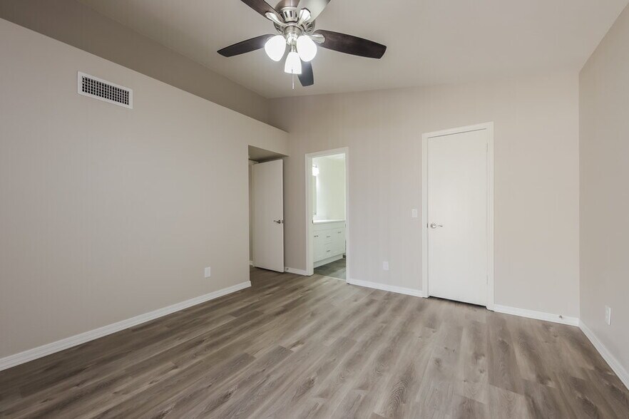 Building Photo - 8810 W Grovers Ave