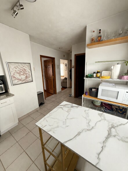 Building Photo - 585 Somerville Ave