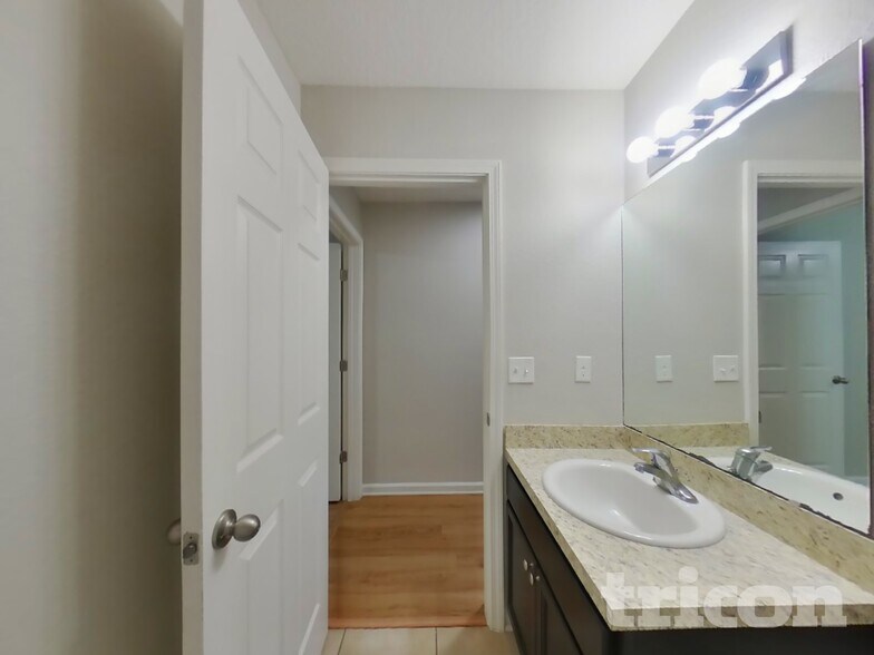 Building Photo - 78611 Rock Ct