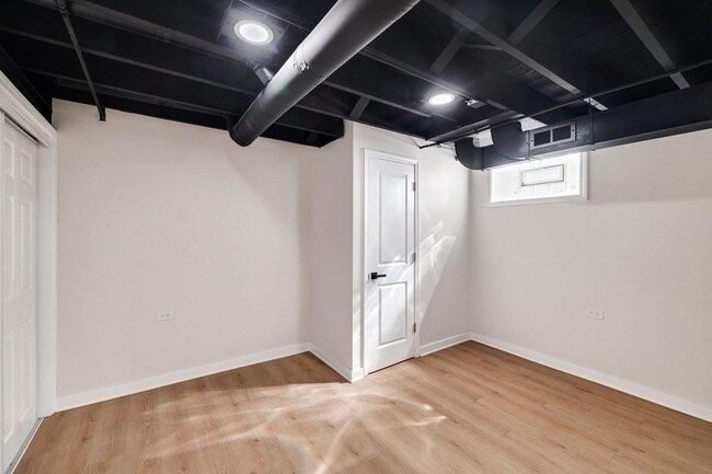 Building Photo - 248 Adelaide Pl