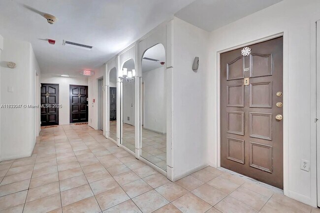 Building Photo - 9341 E Bay Harbor Dr