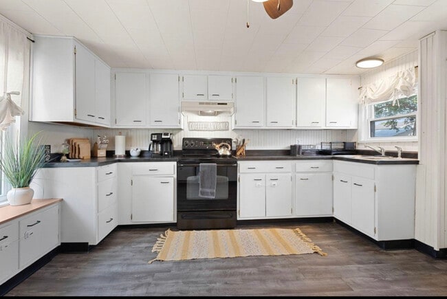 Building Photo - 532 W 5th Ave