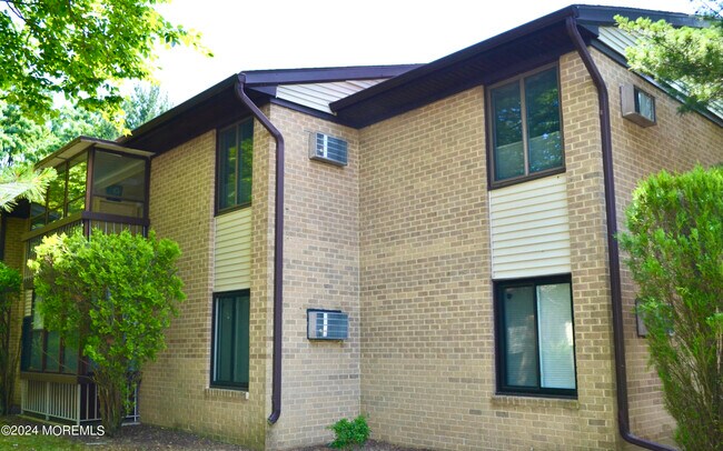 Building Photo - 30 Meadow Green Cir