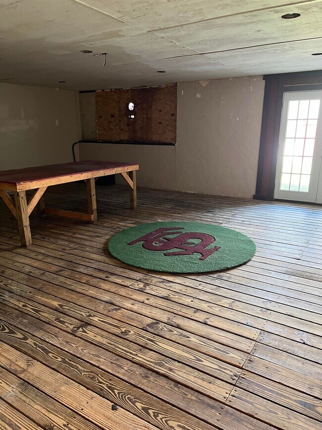 Building Photo - 1309 Airport Dr