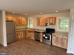 Building Photo - Updated Apartment