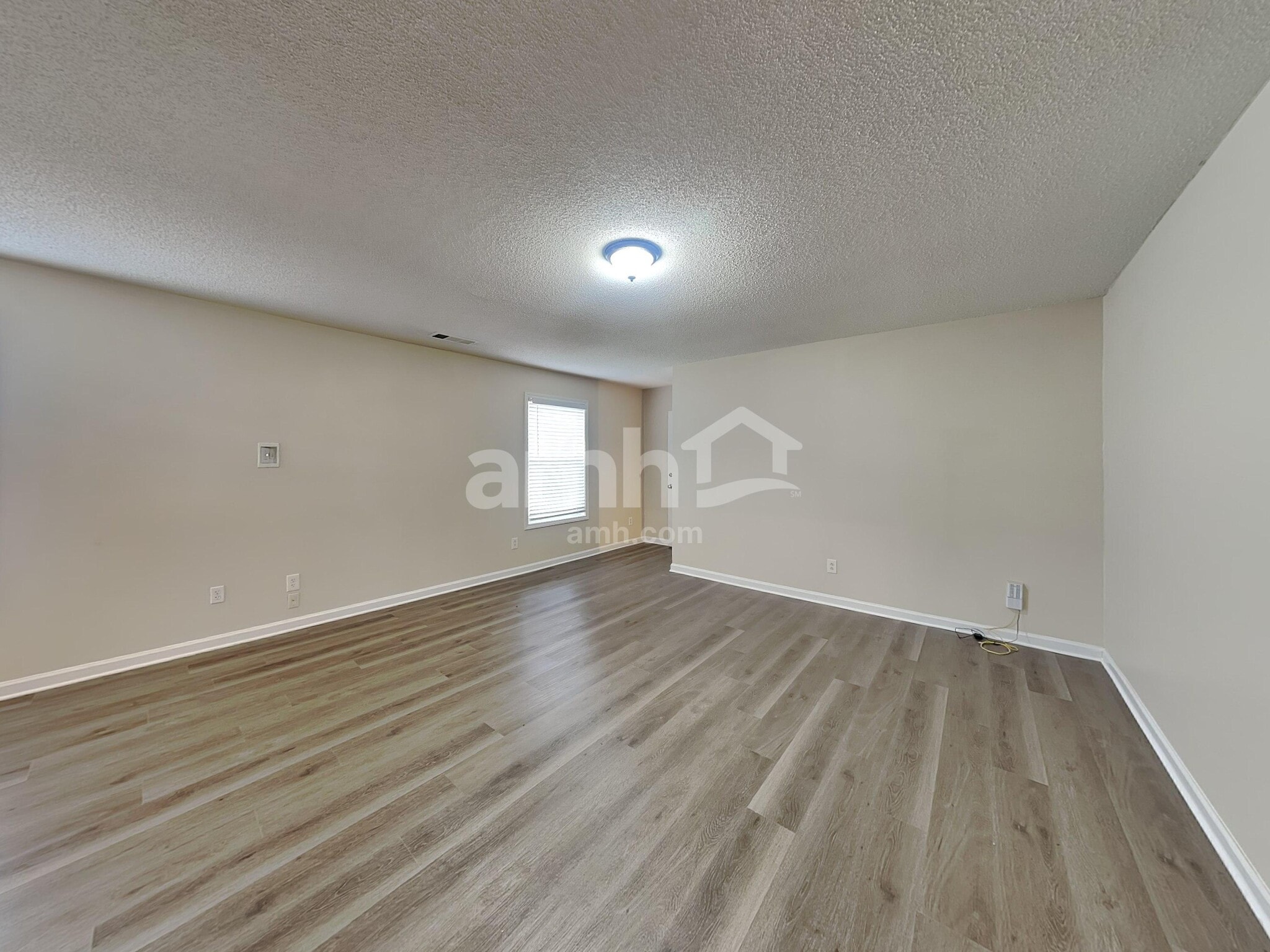 Building Photo - 1017 Queensbury Run