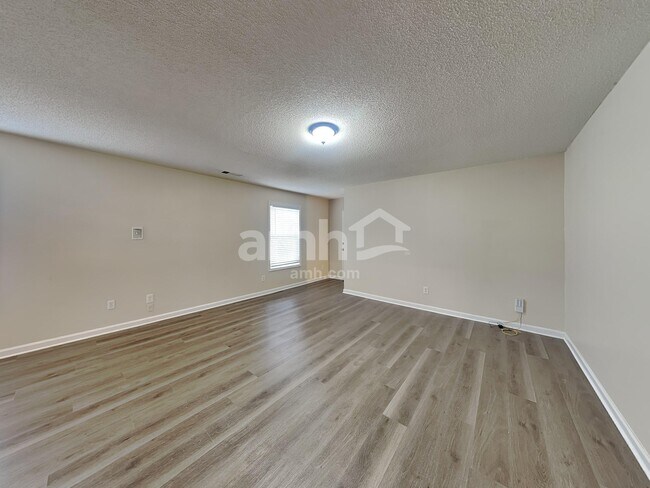 Building Photo - 1017 Queensbury Run